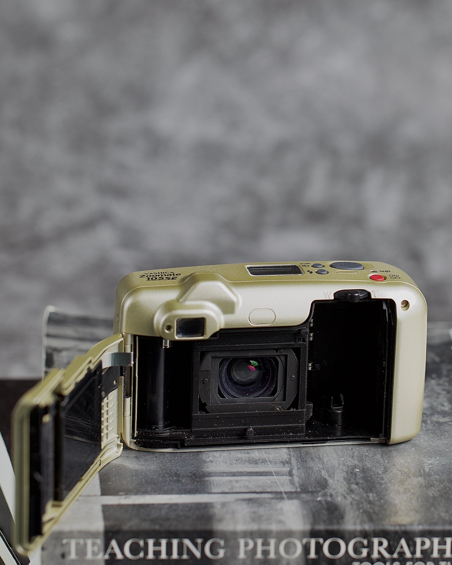 Yashica Zoomate 105SE